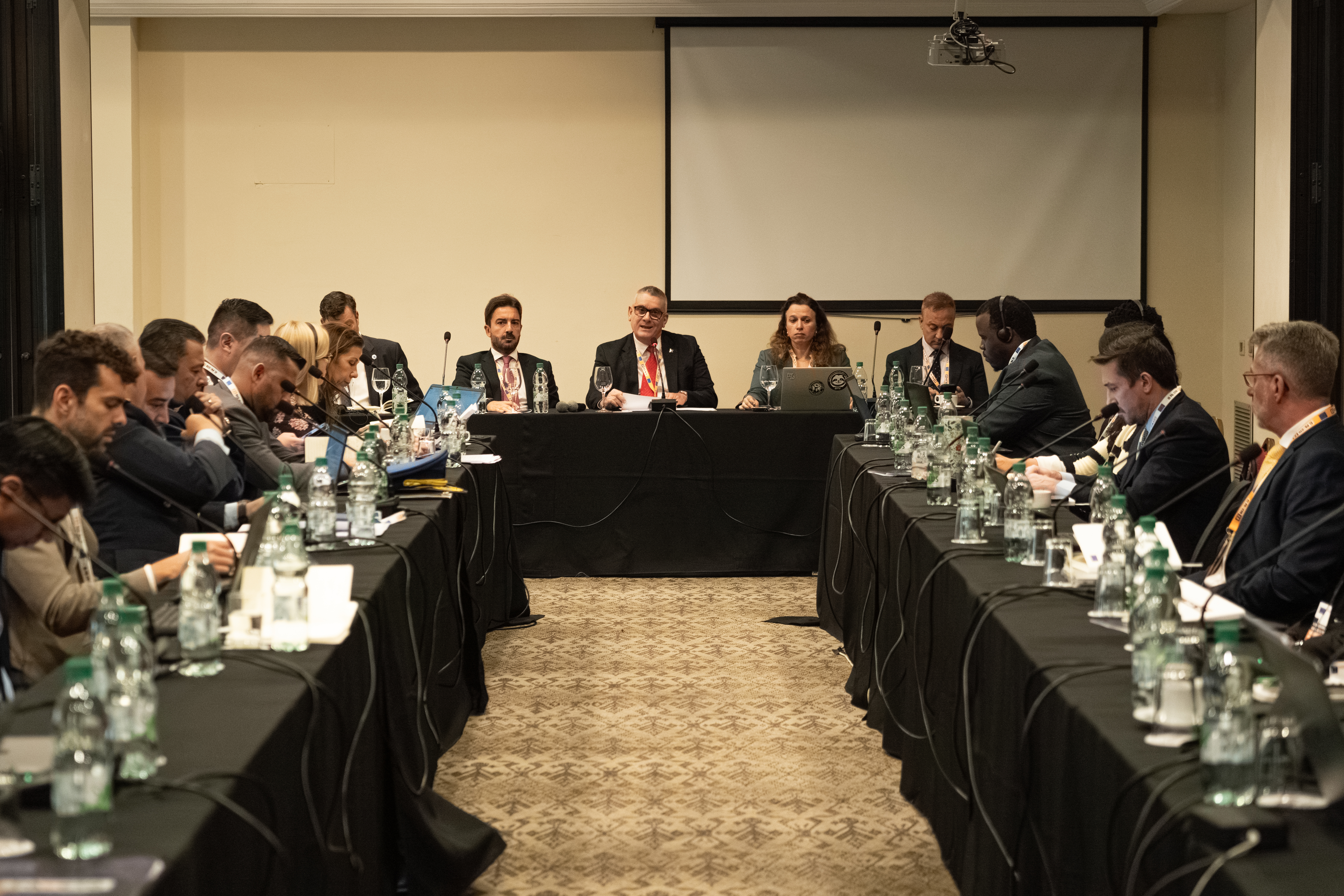 Representantes de redes e instituciones de cooperación internacional participaron en las mesas de diálogo para fortalecer la articulación frente al crimen organizado transnacional.