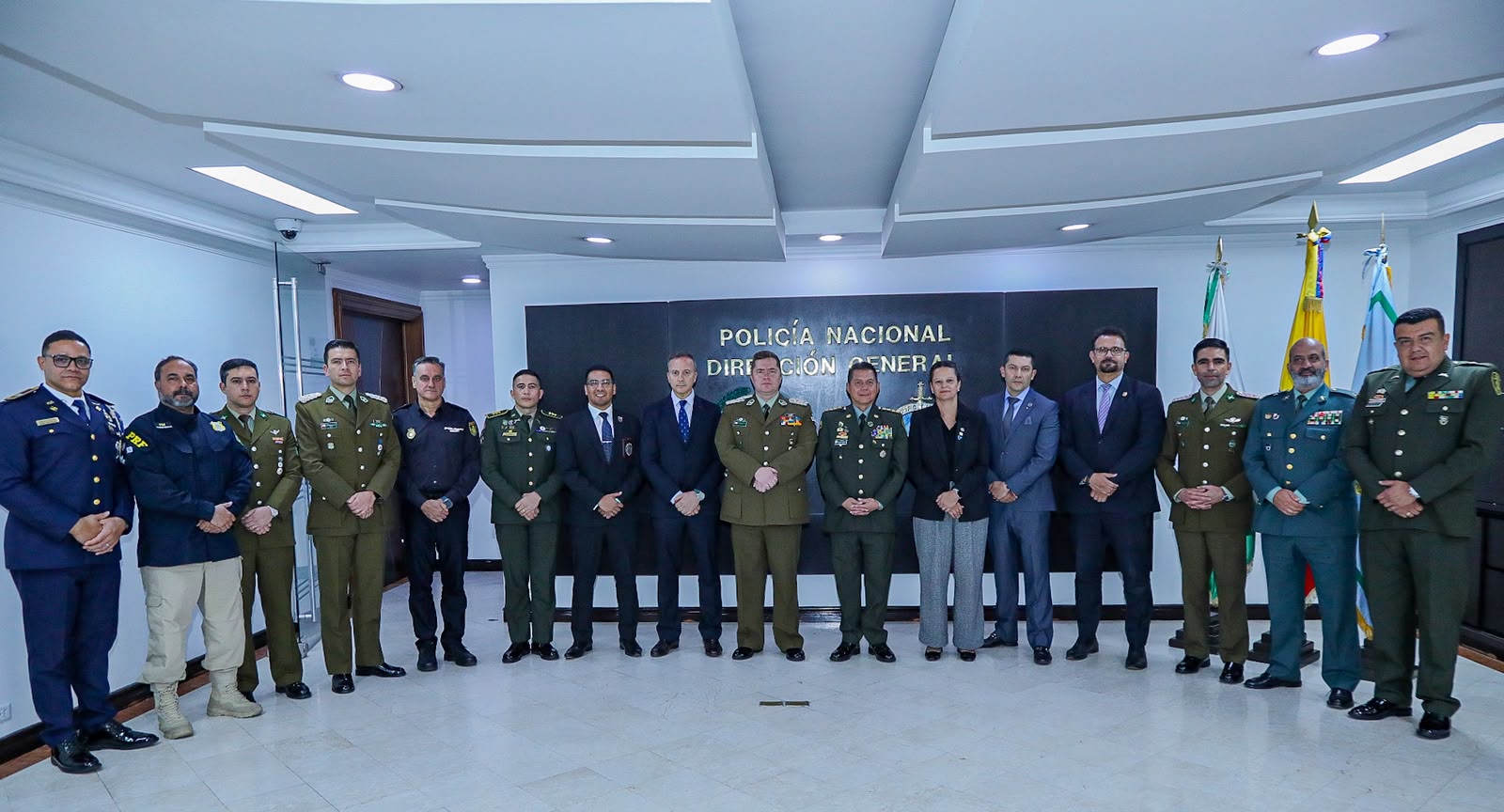 Foto oficial del encuentro de fortalecimiento de la cooperación policial internacional, presidido por el Brigadier General William Oswaldo Rincón Zambrano, Presidente de AMERIPOL.