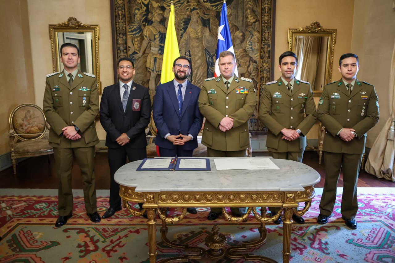 Oficiales de Enlace de Carabineros de Chile y de la Policía de Investigaciones de Chile (PDI) acreditados ante AMERIPOL participaron en la ceremonia de depósito del instrumento de ratificación del Tratado Constitutivo.